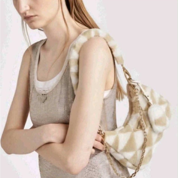 NWT Authentic Prada Re-Edition Beige White Shearling Shoulder Bag - Retail $4000 - Picture 14 of 14